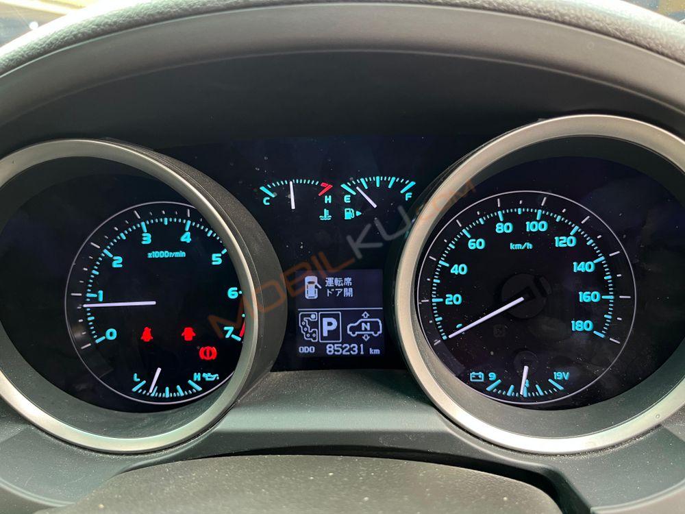 Mobil Toyota Land Cruiser 2010