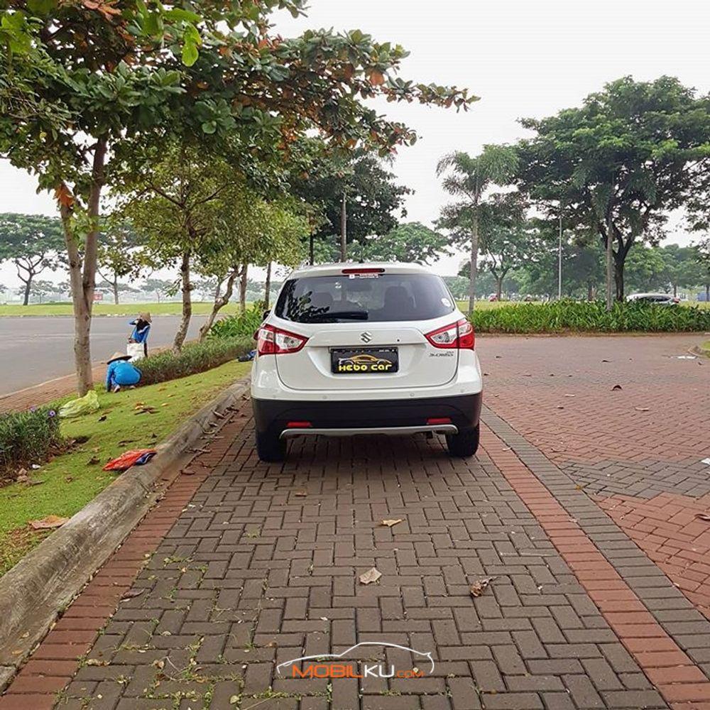 Mobil Suzuki SX4 2016