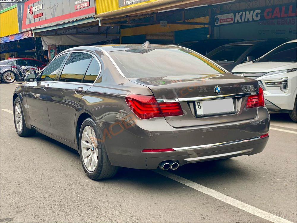 Mobil BMW 7 Series 2013
