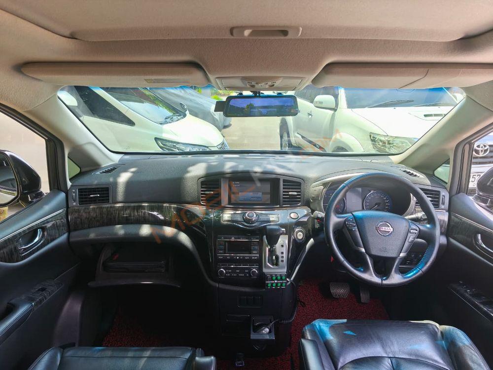 Mobil Nissan Elgrand 2014