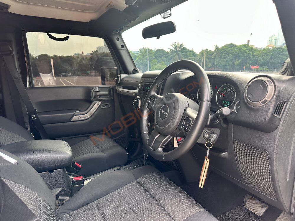 Mobil Jeep Wrangler 2011