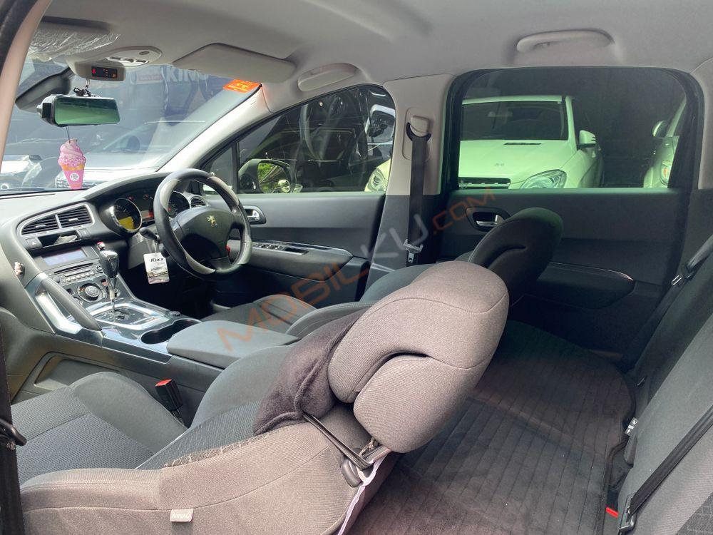 Mobil Peugeot 3008 2016