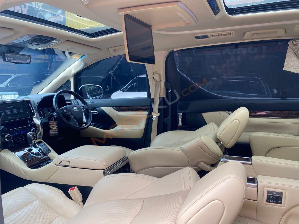 Mobil Toyota Alphard 2022