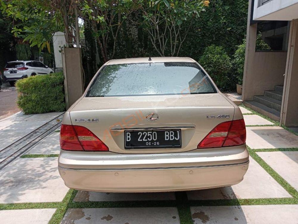 Mobil Lexus LS 2001