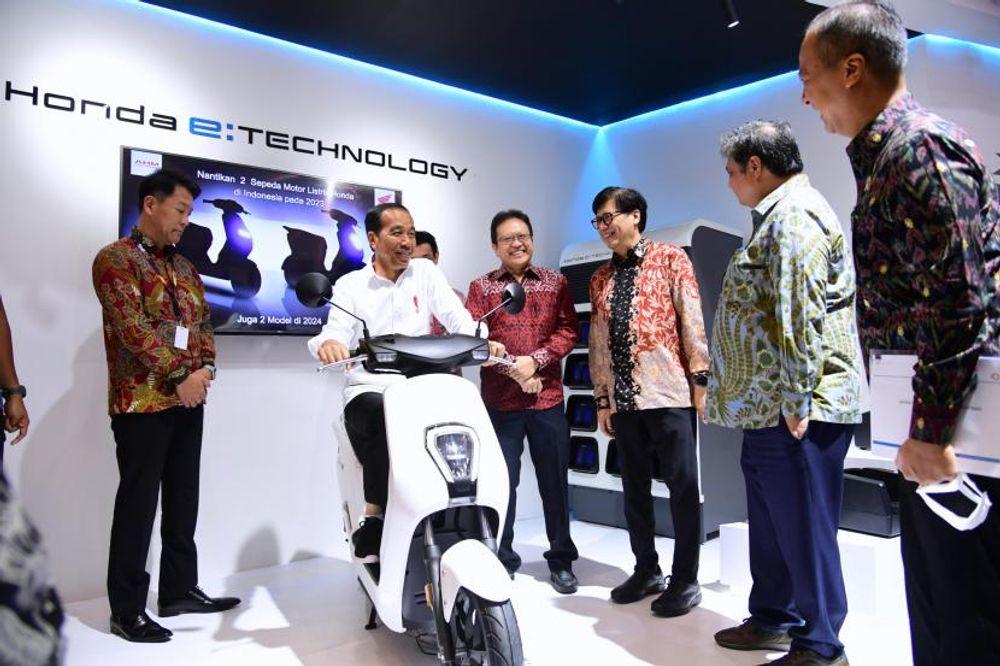 https://mobilku.s3.ap-southeast-3.amazonaws.com/news/1000/55ff19a8-8da1-47aa-a9d8-c1e072713f50.jpeg