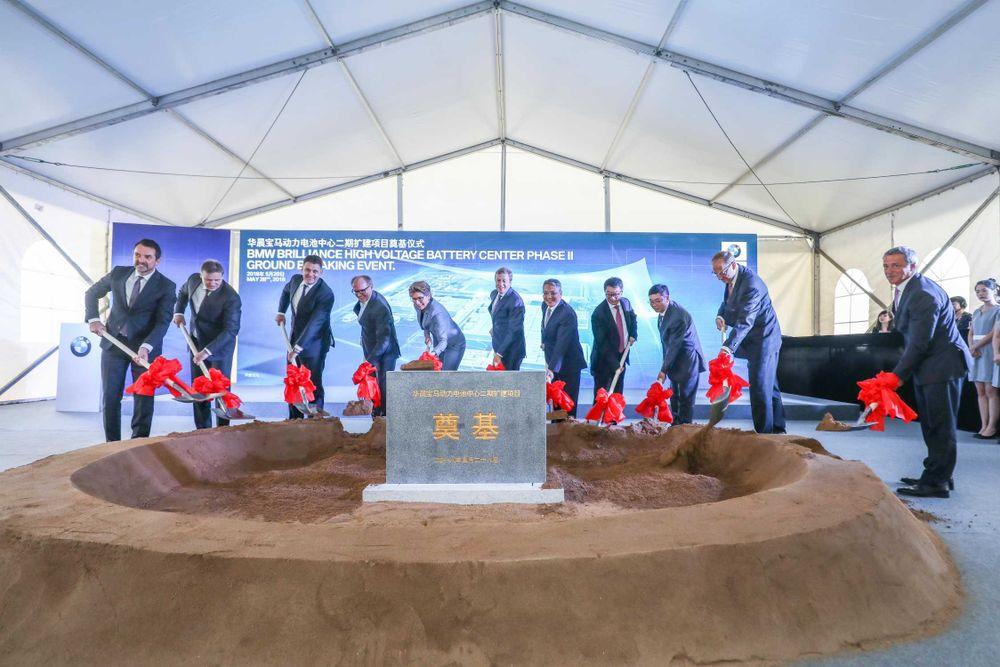 https://mobilku.s3.ap-southeast-3.amazonaws.com/news/1000/ccf21647-70d8-4a8f-a011-70bf52b43f8f.jpeg