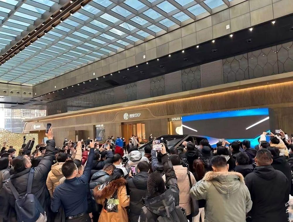 https://mobilku.s3.ap-southeast-3.amazonaws.com/news/1000/d2a72ab5-e13a-40d3-8a63-28de90751a68.jpeg